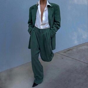 nwt vince pleated high rise satin wide leg trouser in deep hunter green, size 14